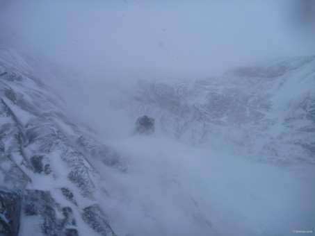 Tentative dans Number 5 Gully, Nemo renonce sous les spindrifts.