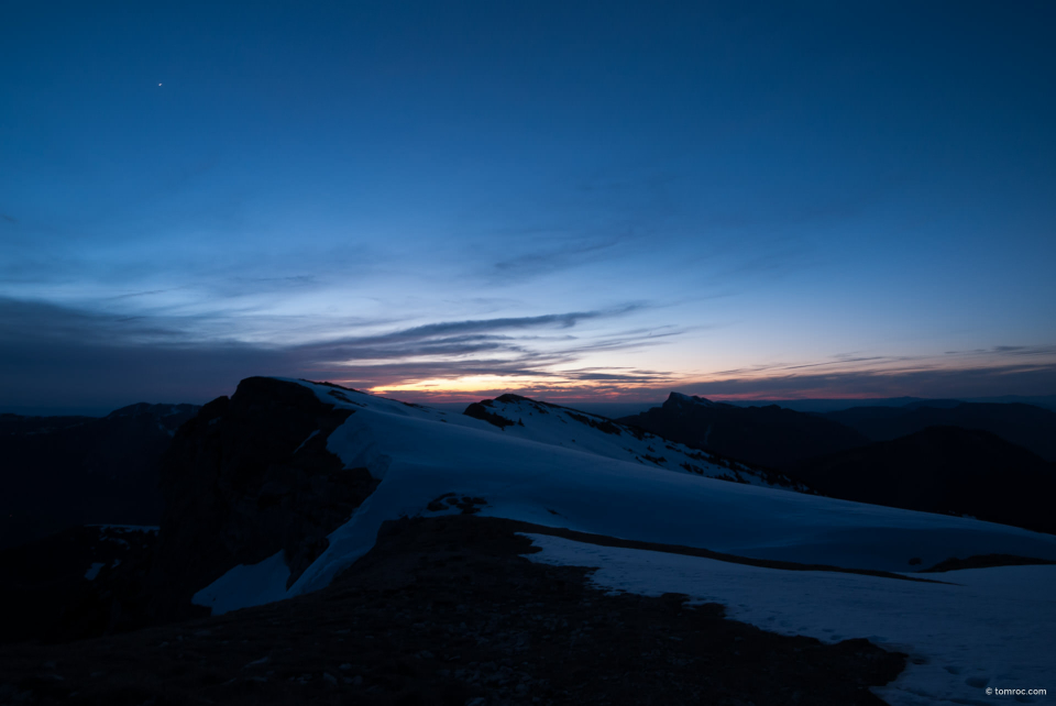 Vue depuis la tente au coucher du soleil.