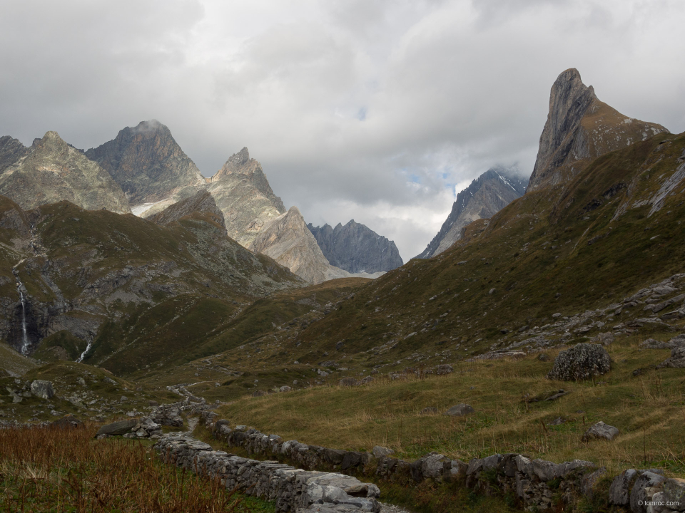 Première apparition de l'Aiguille de la Vanoise, à droite de la photo.